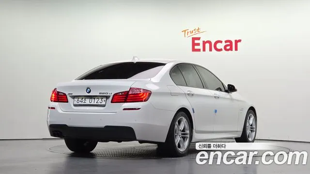 BMW 5-Series 2016 thumb 2