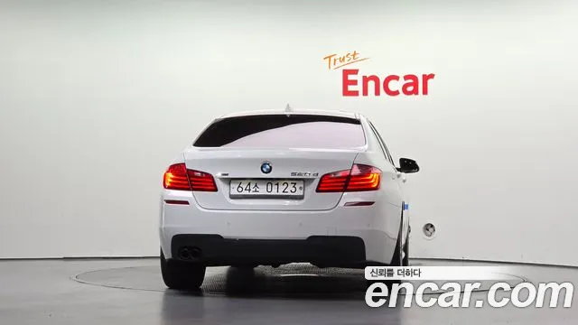 BMW 5-Series 2016 thumb 4