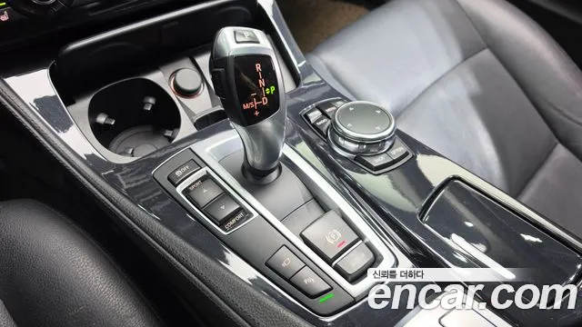 BMW 5-Series 2016 thumb 9