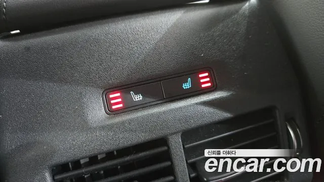Jaguar E-Pace 2019 thumb 12