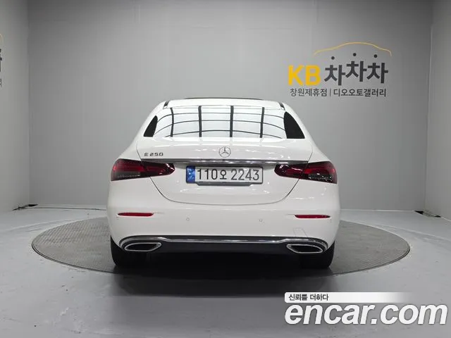 Mercedes-Benz E-Класс 2022 thumb 4