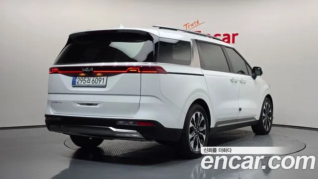 Kia Carnival 2023 thumb 2