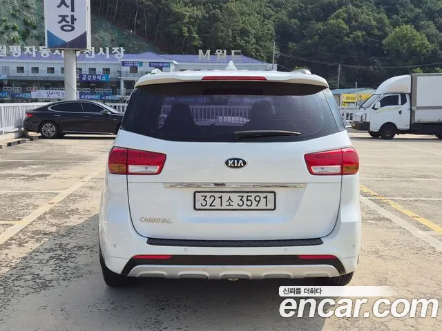 Kia Carnival 2016 thumb 4