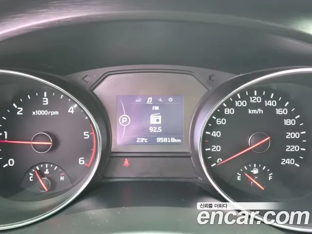Kia Carnival 2016 thumb 5