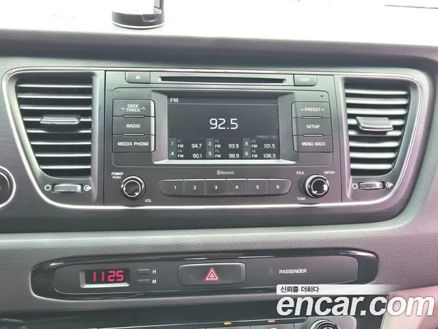 Kia Carnival 2016 thumb 8