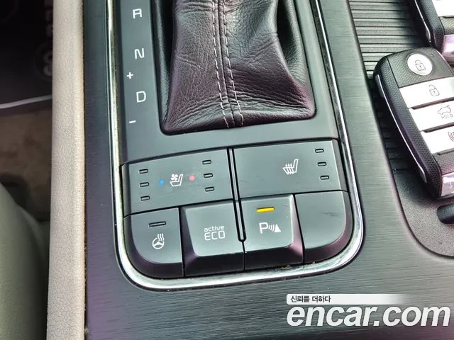 Kia Carnival 2016 thumb 10