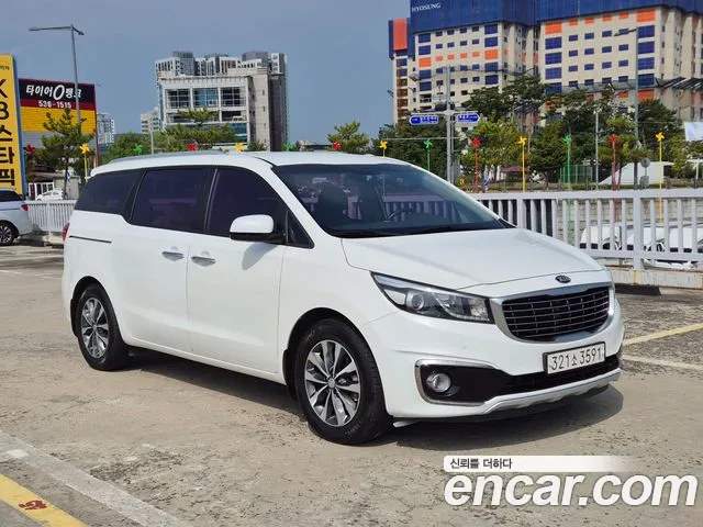 Kia Carnival 2016 thumb 11