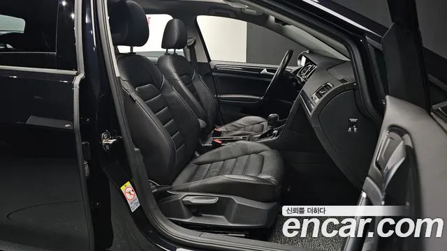 Volkswagen Golf Sportsvan 2016 thumb 10