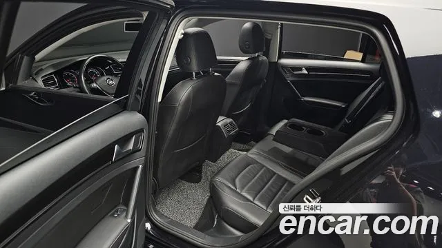 Volkswagen Golf Sportsvan 2016 thumb 12