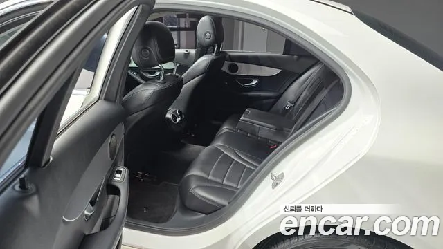 Mercedes-Benz C-Класс 2017 thumb 12