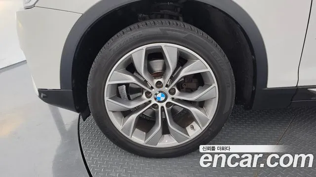 BMW X4 2015 thumb 5