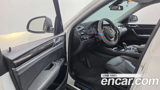 BMW X4 2015 thumb 10