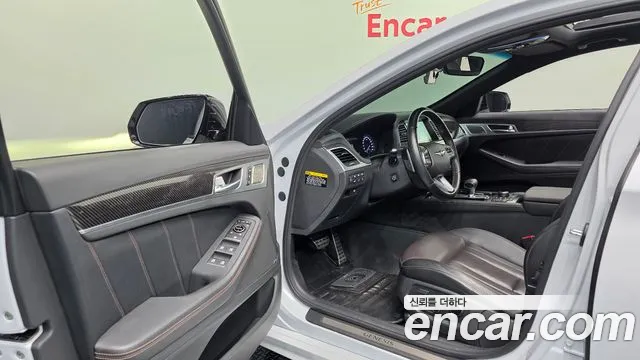 Genesis G80 2017 thumb 10