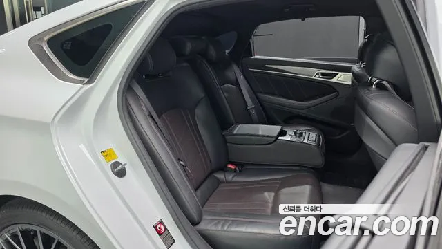 Genesis G80 2017 thumb 11