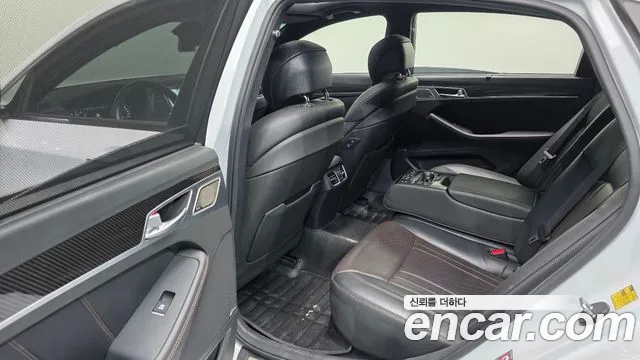 Genesis G80 2017 thumb 12
