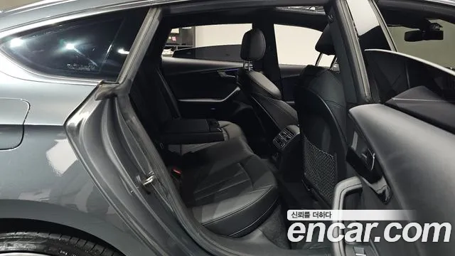 Audi A5 2019 thumb 10