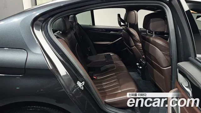 BMW 5-Series 2021 thumb 11