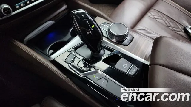 BMW 5-Series 2017 thumb 9