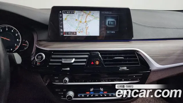 BMW 5-Series 2017 thumb 12