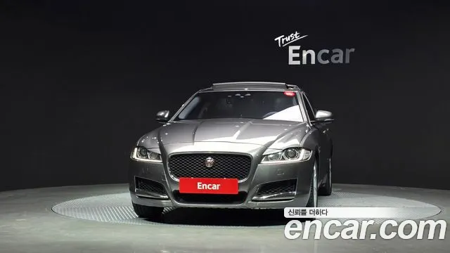Jaguar XF 2017 thumb 3