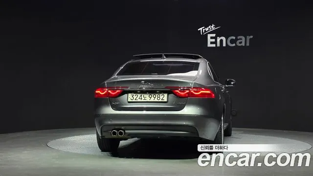 Jaguar XF 2017 thumb 4