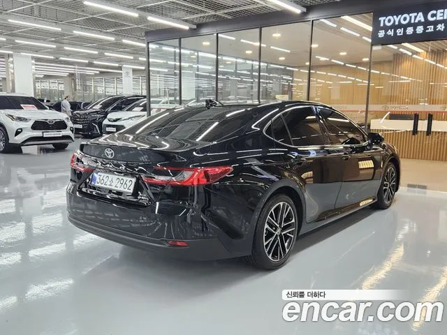 Toyota Camry 2025 thumb 2