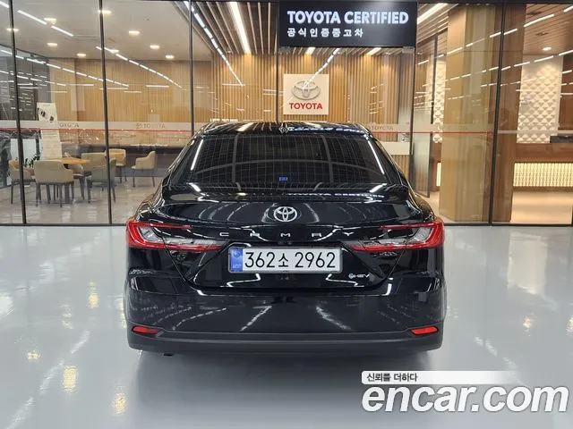 Toyota Camry 2025 thumb 4