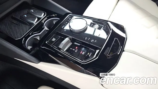 BMW 5-Series 2025 thumb 8