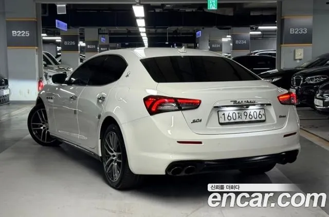 Maserati Ghibli 2018 thumb 2