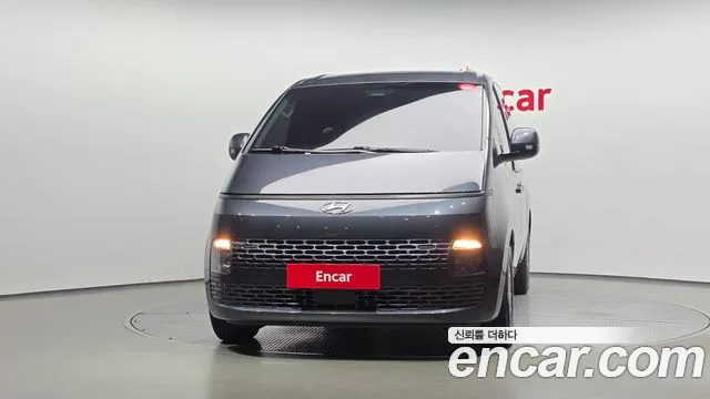Hyundai Staria 2023 thumb 3