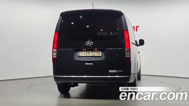 Hyundai Staria 2023 thumb 4
