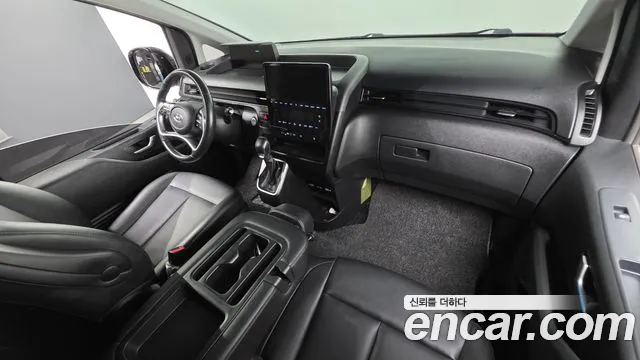 Hyundai Staria 2023 thumb 7