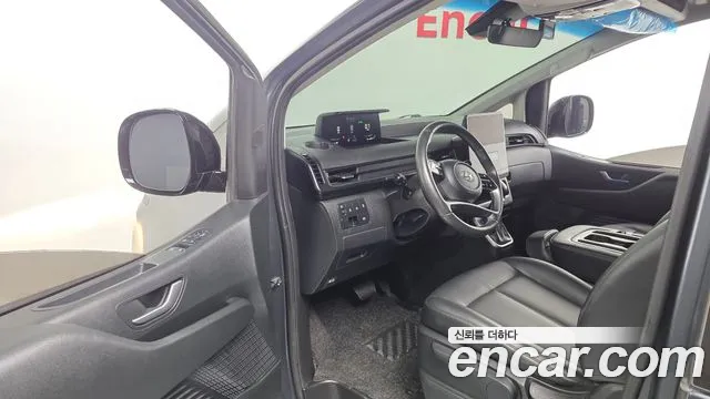 Hyundai Staria 2023 thumb 10
