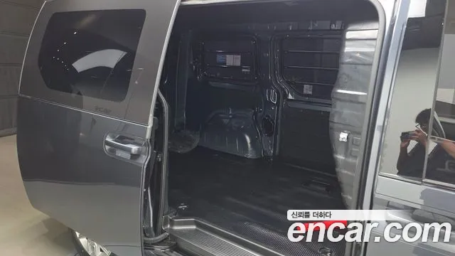 Hyundai Staria 2023 thumb 12