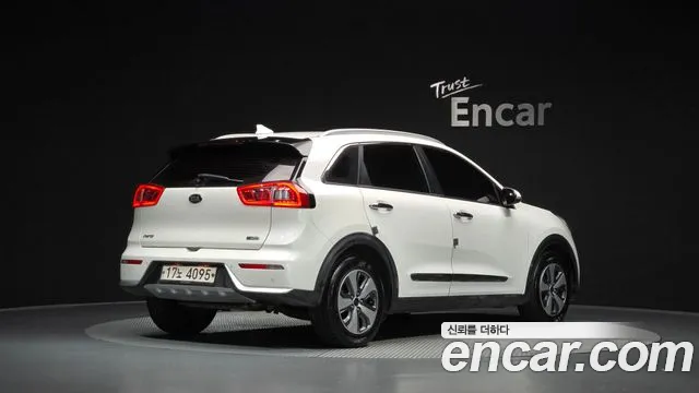Kia Niro 2018 thumb 2