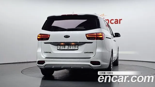 Kia Carnival 2018 thumb 3