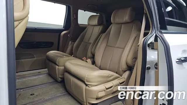 Kia Carnival 2018 thumb 10