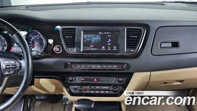 Kia Carnival 2018 thumb 12