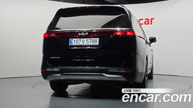 Kia Carnival 2023 thumb 4