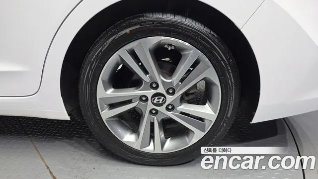 Hyundai Avante 2017 thumb 4