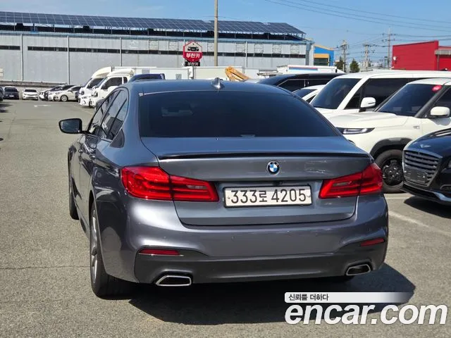 BMW 5-Series 2017 thumb 4