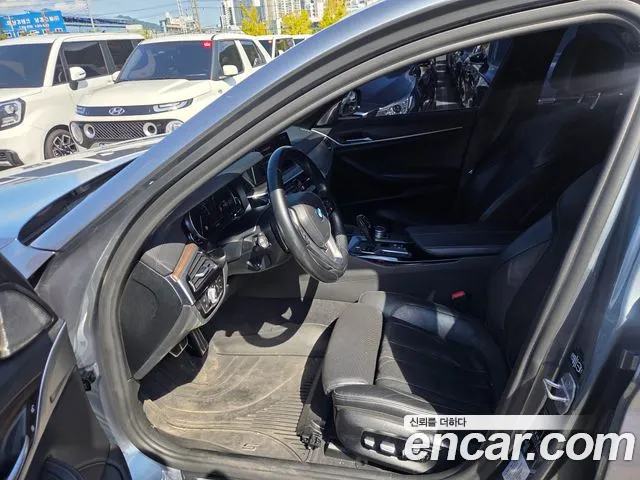 BMW 5-Series 2017 thumb 5