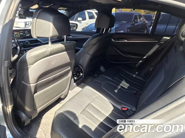 BMW 5-Series 2017 thumb 6
