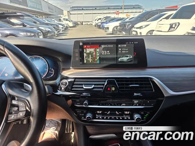 BMW 5-Series 2017 thumb 9