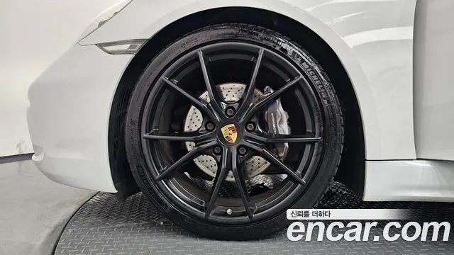 Porsche Cayman 2017 thumb 5