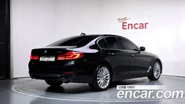 BMW 5-Series 2018 thumb 2