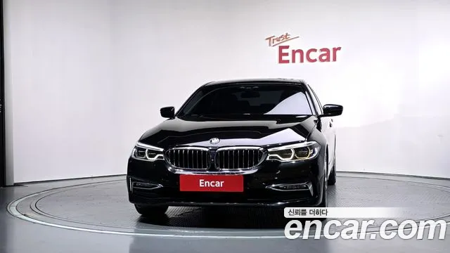 BMW 5-Series 2018 thumb 3