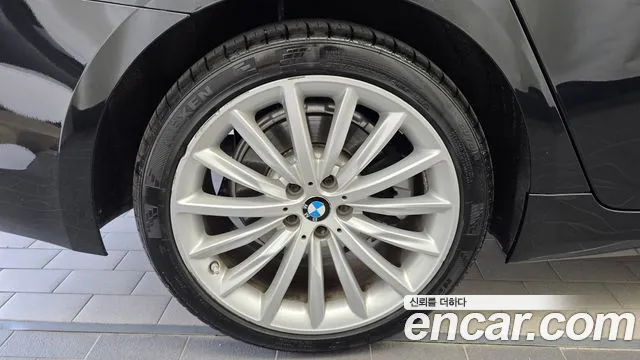 BMW 5-Series 2018 thumb 5
