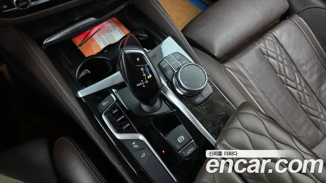 BMW 5-Series 2018 thumb 9