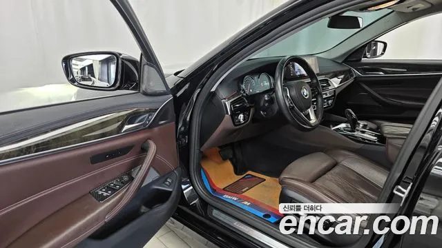 BMW 5-Series 2018 thumb 10